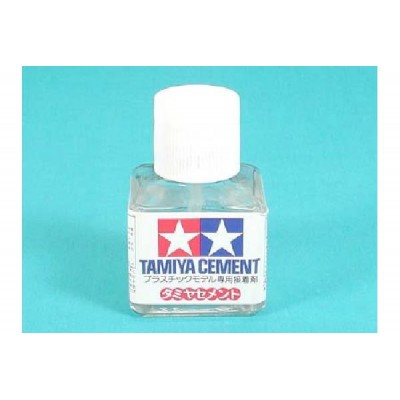 Tamiya Cement (40 ml).